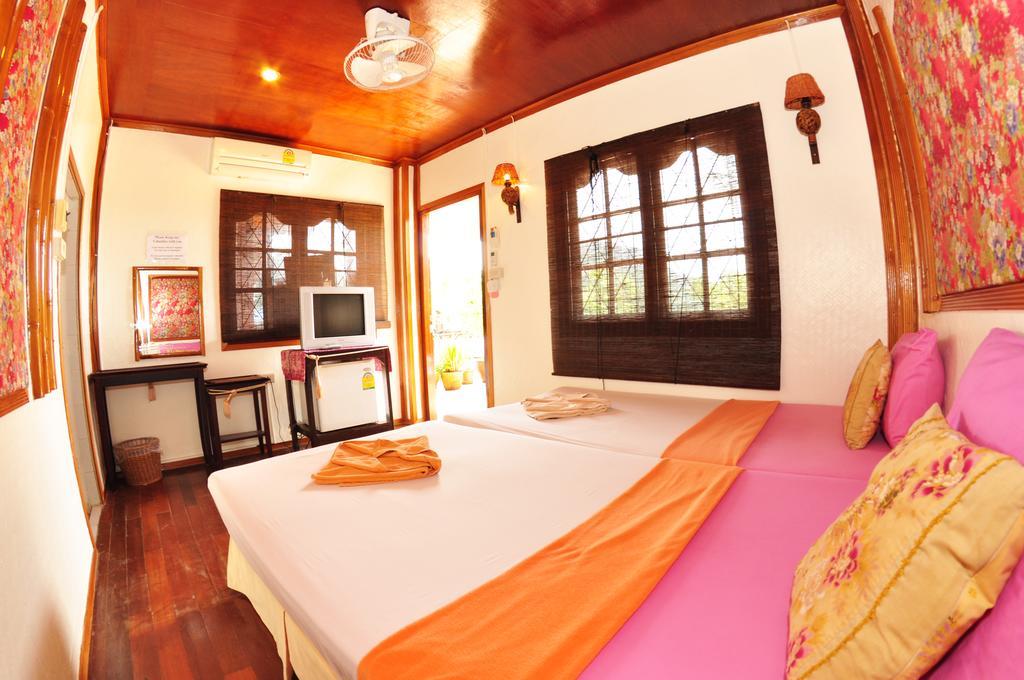 October Hostel Phi Phi Værelse billede