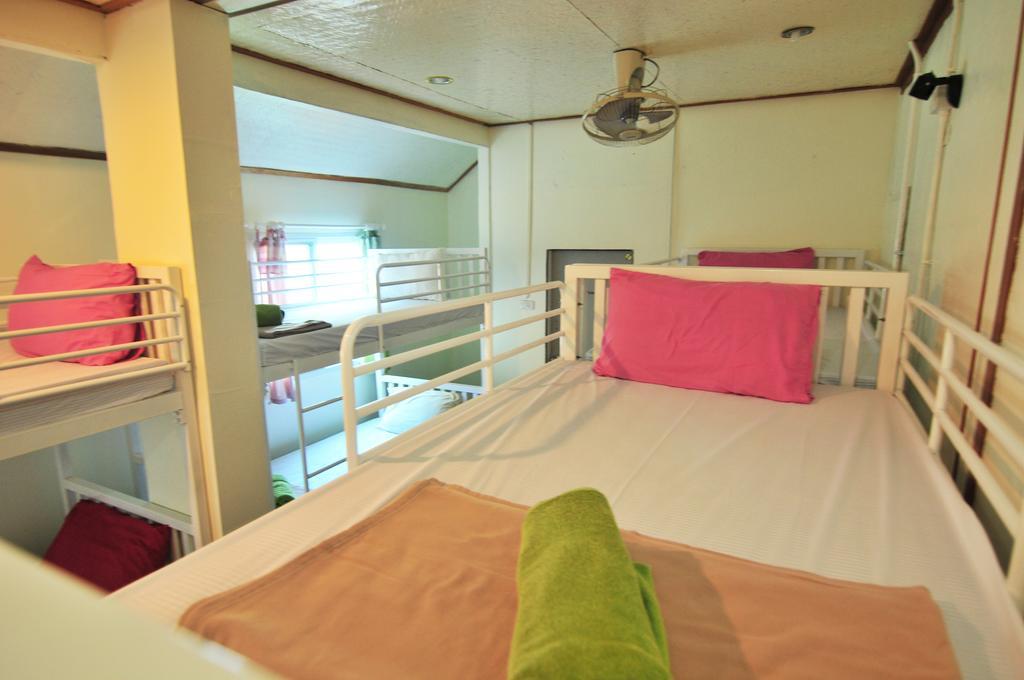 October Hostel Phi Phi Værelse billede